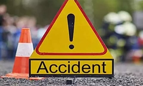 கேரளாவில் கார்-லாரி நேருக்கு நேர் மோதியதில் 5 பேர் பலி