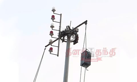 டானா புயல் எச்சரிக்கை : 9 துறைமுகங்களில் 2-ம் எண் புயல் கூண்டு ஏற்றம்