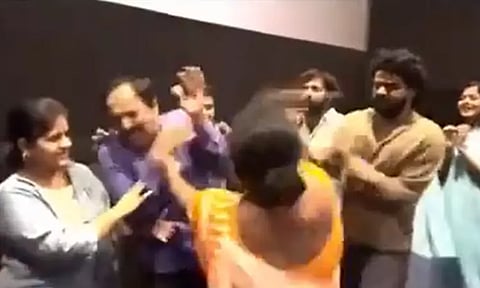 திரையரங்கில் நடிகரை அறைந்த பெண் - வீடியோ வைரல்