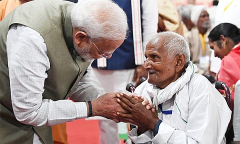 மூத்த குடிமக்களுக்கான மருத்துவக் காப்பீடு திட்டம்: பிரதமர் மோடி இன்று தொடங்கி வைக்கிறார்