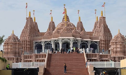 தீபாவளி பண்டிகை: அபுதாபி இந்து கோவிலில் சிறப்பு நிகழ்ச்சிகள் இன்று தொடக்கம்