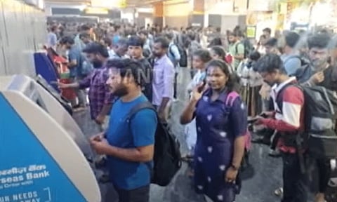 கிளாம்பாக்கம் பேருந்து நிலையத்தில் இணைய சேவை முடங்கியதால் பயணிகள் அவதி