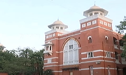 32 ஆண்டுகளுக்கும் மேலாக நிலுவையில் உள்ள வழக்குகள்; ஐ.ஜி.க்களுக்கு அபராதம் விதித்து கோர்ட்டு உத்தரவு