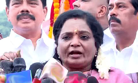 விஜய்யை கோபப்படுத்த அஜித்துக்கு வாழ்த்து சொல்கிறாரா உதயநிதி..? தமிழிசை கேள்வி