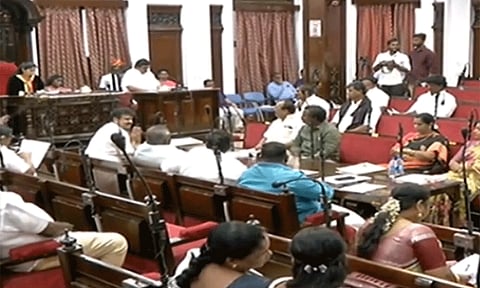 கால்பந்து விளையாட்டு மைதானம் தனியார்மயம் - தீர்மானம் வாபஸ்