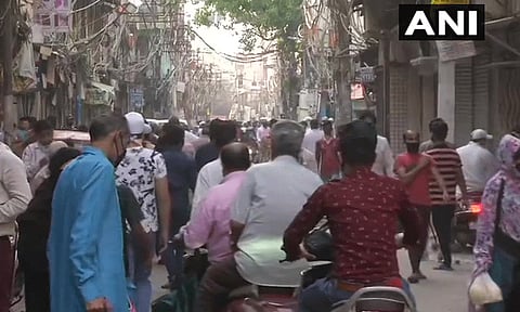 டெல்லி மார்க்கெட்டில் பிரான்ஸ் நாட்டு தூதரின் மொபைல் போன் திருட்டு - 4 பேர் கைது