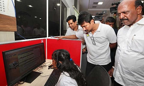 தீபாவளி: சிறப்பு முன்னேற்பாடு பணிகளை நேரில் பார்வையிட்டு ஆய்வு செய்த துணை முதல்-அமைச்சர்