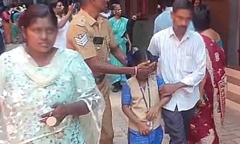 தனியார் பள்ளியில் மாணவர்களுக்கு மீண்டும் உடல்நலம் பாதிப்பு - பெற்றோர்கள் வாக்குவாதம்