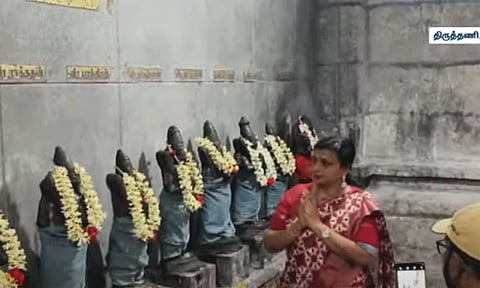 திருத்தணி முருகன் கோவிலில் ஆந்திர முன்னாள் மந்திரி ரோஜா சாமி தரிசனம்