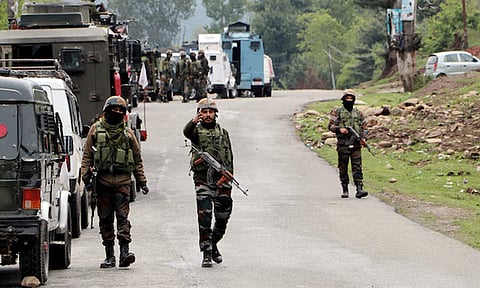 காஷ்மீரில் துப்பாக்கி சண்டை - பயங்கரவாதி சுட்டுக்கொலை