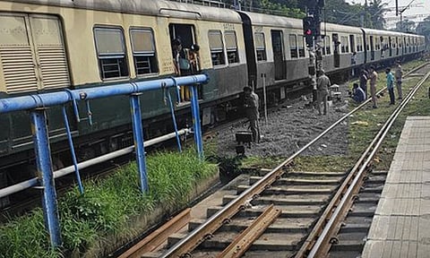 எழும்பூரில் ரெயில் மோதி முதியவர் உயிரிழப்பு