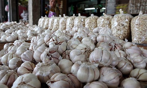 வரத்து குறைவால் வெங்காயத்தை தொடர்ந்து பூண்டு விலையும் கிடுகிடுவென உயர்வு