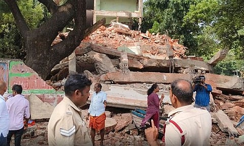 சென்னை பாரிமுனையில் பழமையான விடுதி கட்டிடம் இடிந்து விழுந்தது: 3 பேர் காயம்