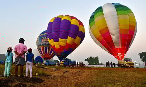 பொங்கல் பண்டிகையை முன்னிட்டு தமிழகத்தில் பலூன் திருவிழா