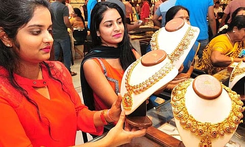 சென்னையில் அதிரடியாக குறைந்த தங்கம் விலை... நகைபிரியர்கள் மகிழ்ச்சி