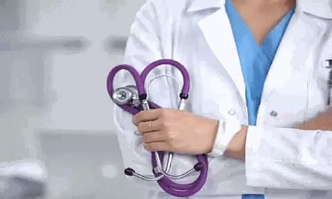 அமைச்சர் பேச்சுவார்த்தையை தொடர்ந்து டாக்டர்கள் போராட்டம் தற்காலிக நிறுத்தம்