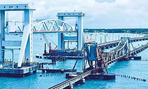 பாம்பன் புதிய ரெயில் பாலத்தில் இன்று அதிவேக ரெயில் சோதனை