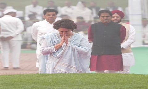 நேரு பிறந்தநாள்: காங்கிரஸ் தலைவர்கள் அஞ்சலி