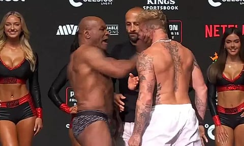 சக போட்டியாளரை தாக்கிய மைக் டைசன்; வைரல் வீடியோ