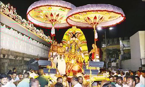 திருப்பதி ஏழுமலையான் கோவிலில் பவுர்ணமி கருடசேவை