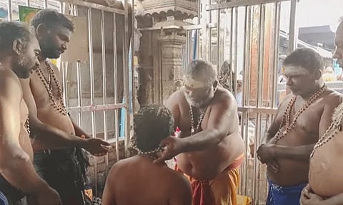 கார்த்திகை மாத பிறப்பு: திருச்செந்தூரில் மாலை அணிந்து விரதத்தை தொடங்கிய அய்யப்ப பக்தர்கள்