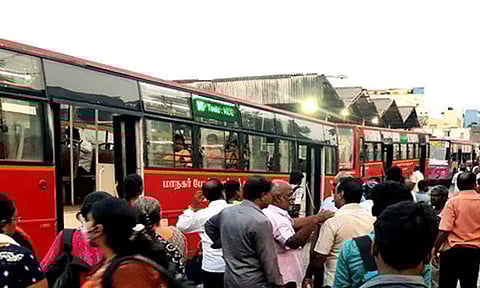 தாம்பரம் ரெயில் நிலையத்தில் இருந்து நாளை 50 சிறப்பு பஸ்கள் இயக்கம்