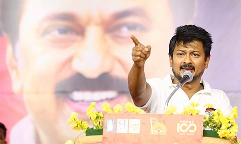 மக்களுக்காக உழைத்த கலைஞர் பெயரை வைக்காமல் வேறுயார் பெயரை வைக்க முடியும்?: உதயநிதி ஸ்டாலின் கேள்வி