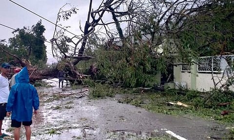 பிலிப்பைன்சில் கரையை கடந்த புயல்: மக்களின் இயல்பு வாழ்க்கை பாதிப்பு