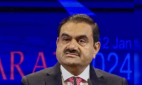 தொழில் அதிபர் அதானி மீதான முறைகேடு குற்றச்சாட்டு: பின்னணி என்ன?