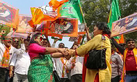 மராட்டியத்தில் பாஜக கூட்டணி வெற்றி: ஜார்கண்ட்டில் இந்தியா கூட்டணி வெற்றி