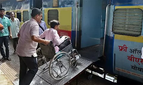 மாற்றுத்திறனாளிகள் பயண சலுகை அட்டையை ஆன்லைனில் பெறலாம் - ரெயில்வே நிர்வாகம் அறிவிப்பு