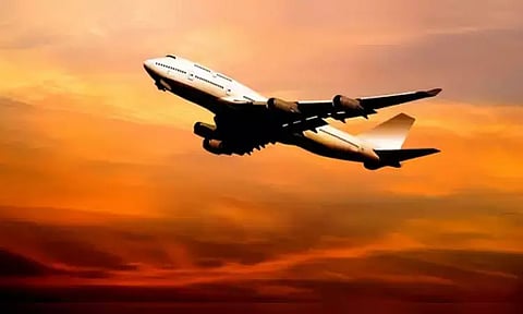 இந்தோனேசியாவில் எரிமலை வெடிப்பு: ஹல்மஹேரா தீவு அருகே விமானங்கள் பறக்க தடை