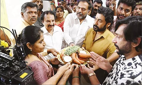 ஆனைமலை மாசாணியம்மன் கோவிலில் நடிகர்கள் சூர்யா, ஆர்.ஜே.பாலாஜி சாமி தரிசனம்