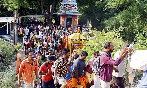 தொடர் மழை: சதுரகிரி கோவிலுக்கு செல்ல பக்தர்களுக்கு தடை