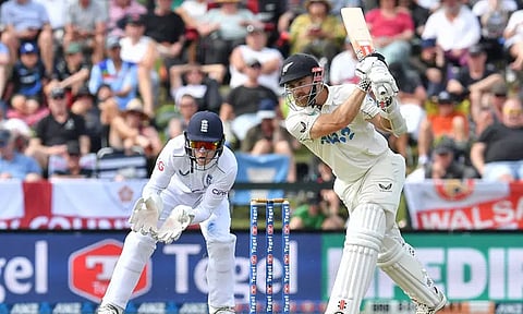 முதல் டெஸ்ட்: வில்லியம்சன் அரைசதம்.. முதல் நாளில் நியூசிலாந்து 319 ரன்கள் குவிப்பு