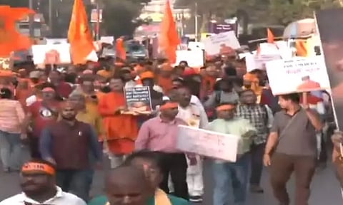 கொல்கத்தாவில் வங்காளதேச துணை தூதரகம் நோக்கி இந்து அமைப்பினர் பேரணி