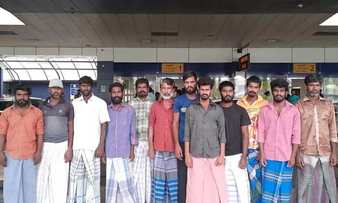 இலங்கை கடற்படையால் கைதுசெய்யப்பட்ட தூத்துக்குடி மீனவர்கள் 12 பேர் விடுவிப்பு