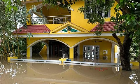 கடலூரில் வெளுத்துவாங்கிய கனமழை - வீடுகளை சூழ்ந்த வெள்ளம்; புகைப்பட தொகுப்பு