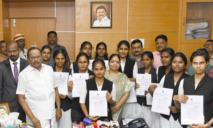 சட்டத்துறை தன்னார்வலர்களுக்கு பயிற்சி நியமன ஆணை: அமைச்சர் ரகுபதி வழங்கினார்