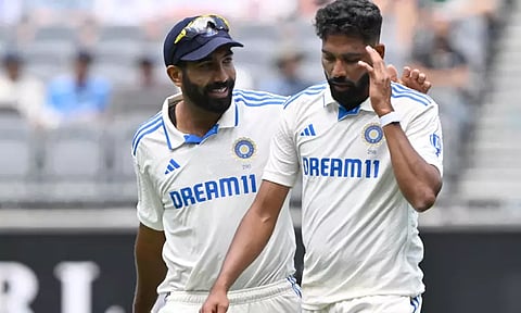 கோலி, ரோகித் இல்லை.. முதல் போட்டியில் சிறப்பாக பந்து வீச அவர்கள்தான் காரணம் - சிராஜ்