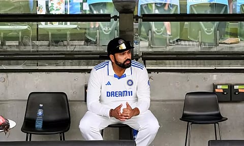 டெஸ்ட் கிரிக்கெட்: மோசமான சாதனை பட்டியலில் தோனி, விராட் கோலியை சமன் செய்த ரோகித்