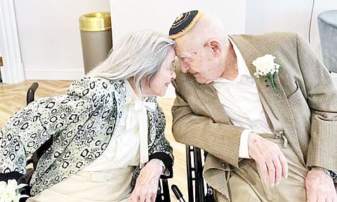 100 வயதில் திருமணம்; கின்னஸ் புத்தகத்தில் இடம் பிடித்த திருமண ஜோடி