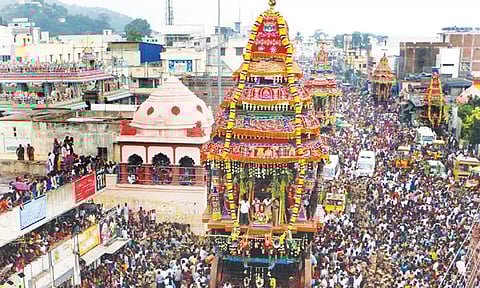 திருவண்ணாமலையில் இன்று தேரோட்டம்: ஆயிரக்கணக்கான பக்தர்கள் பங்கேற்பு