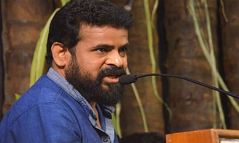 'திருமாவளவனை தனிமைப்படுத்த நினைப்பவர்களை எதிர்த்து களமாட வேண்டிய நேரம் இது' - இயக்குநர் அமீர்