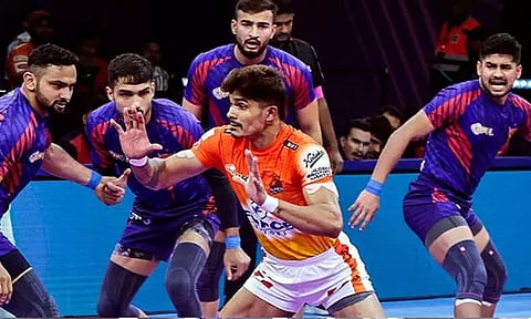 புரோ கபடி லீக்; தபாங் டெல்லி - தெலுங்கு டைட்டன்ஸ் அணிகள் இன்று மோதல்