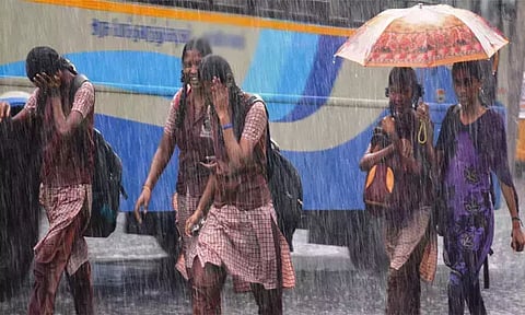 பள்ளிகளுக்கு விடுமுறை