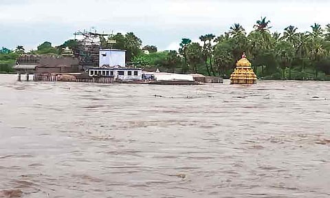 நெல்லையில் வேகமாக நிரம்பும் அணைகள்... தாமிரபரணியில் 2-வது நாளாக வெள்ளப்பெருக்கு