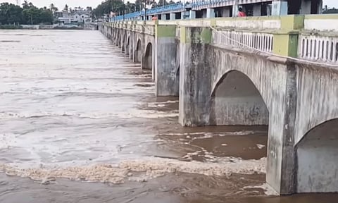 மேட்டூர் அணைக்கு நீர் வரத்து அதிகரிப்பு - கொள்ளிடம் கரையோர மக்களுக்கு எச்சரிக்கை