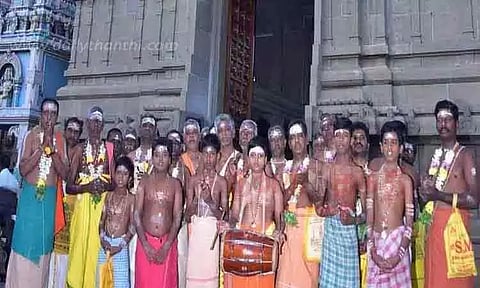 மார்கழி மாதப்பிறப்பு: அதிகாலையில் கோவில்களில் குவிந்த பக்தர்கள்