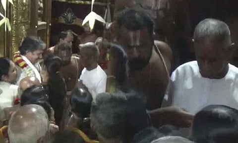 ஸ்ரீவில்லிபுத்தூர் ஆண்டாள் கோவில் கருவறைக்குள் நுழைந்த இளையராஜா தடுத்து நிறுத்தம்